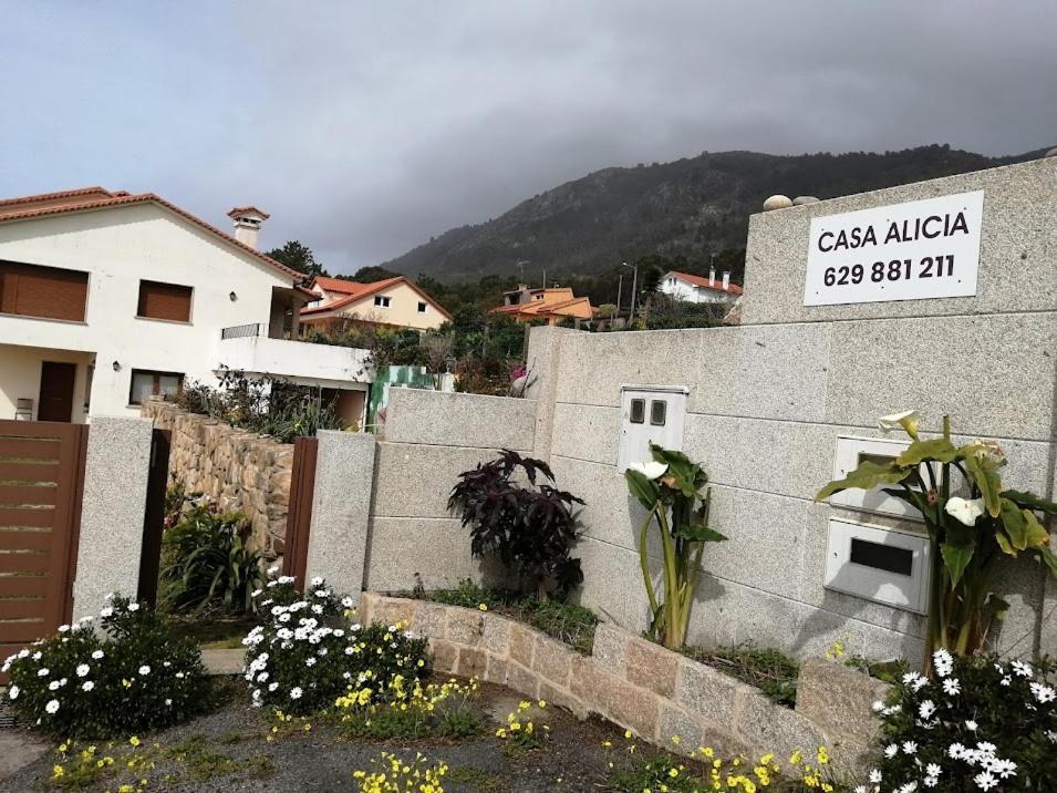 Rooms Peregrinos B Casa Alicia Rosal Εξωτερικό φωτογραφία